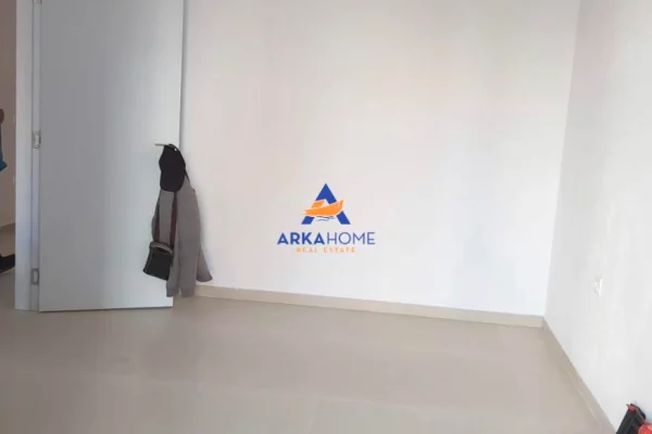 JEPET AMBIENT BIZNESI ME QERA 66M2 "RR. KONGRESI MANASTIRIT, KOMPLEKSI ZIRKON" 55.000 LEKE (I DISKUT