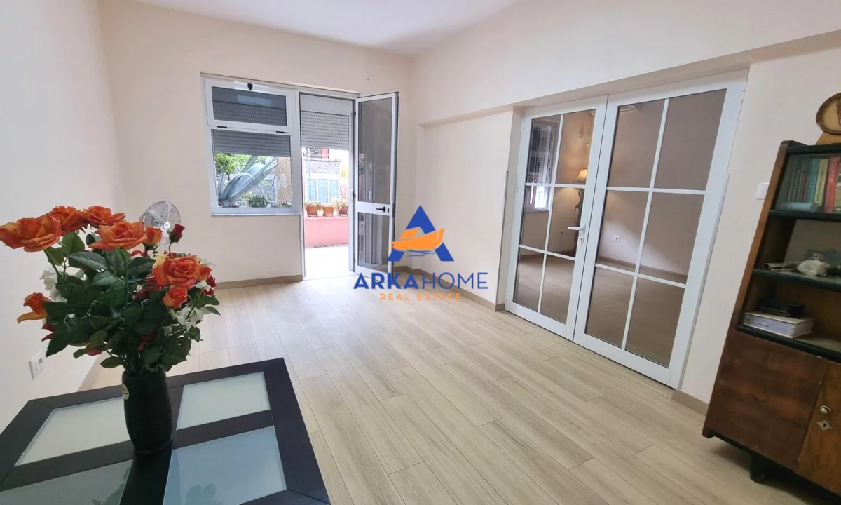 JEPET ME QERA AMBIENT BIZNESI 55M2 "MINE PEZA" 850 EURO