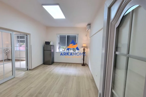 JEPET ME QERA AMBIENT BIZNESI 55M2 "MINE PEZA" 850 EURO