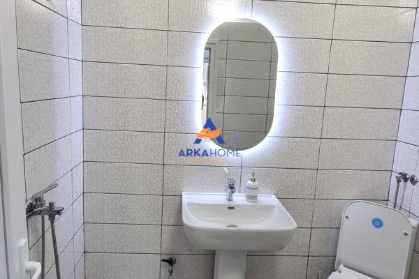 JEPET ME QERA AMBIENT BIZNESI 55M2 "MINE PEZA" 850 EURO