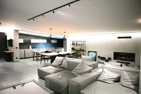 SHITET PENTHOUSE LUKSOZ 3+1+VERANDE+2 POSTE PARKIMI "LIQENI ARTIFICIAL" 850.000 EURO BASHKE ME POSTE