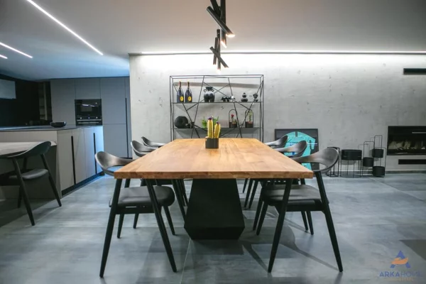 Shtepi ne shitje Apartament ne Tirane, 3+1, Mobilimi E mobiluar, Pagesa 850,000  Euro.