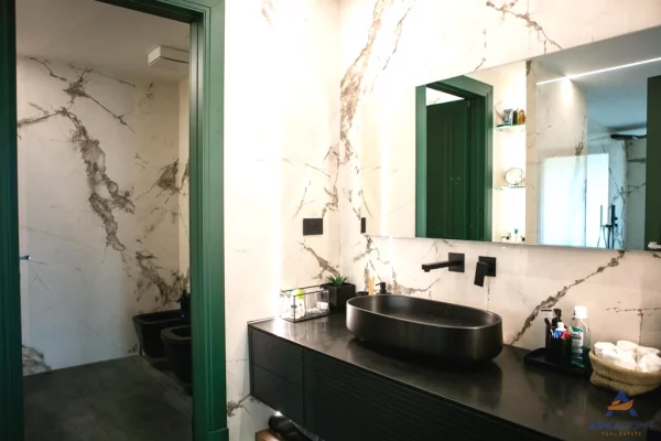 Shtepi ne shitje Apartament ne Tirane, 3+1, Mobilimi E mobiluar, Pagesa 850,000  Euro.