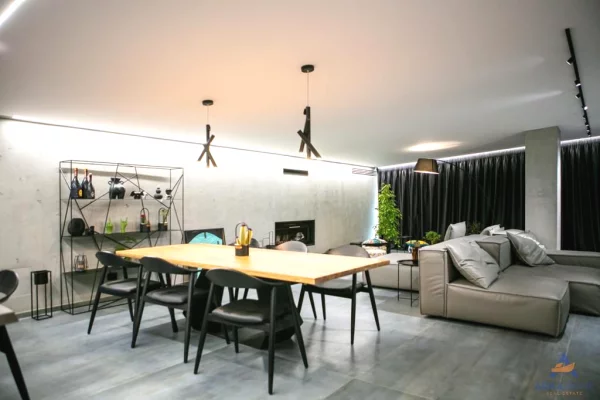 Shtepi ne shitje Apartament ne Tirane, 3+1, Mobilimi E mobiluar, Pagesa 850,000  Euro.