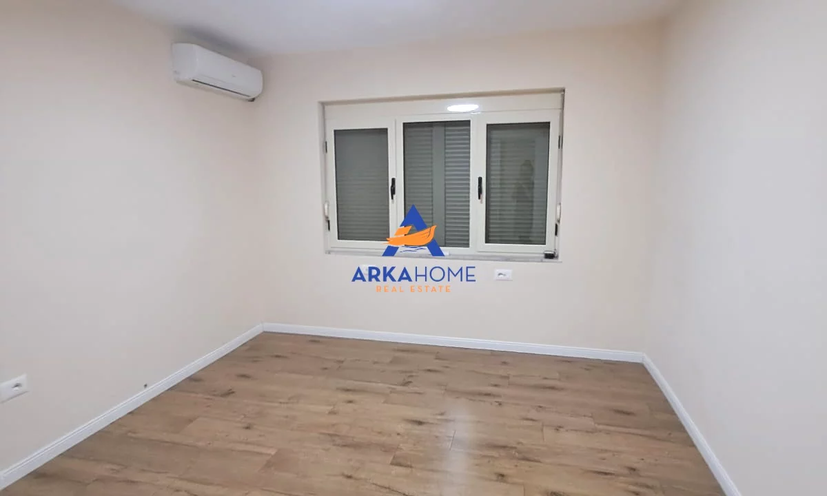 JEPET ME QERA ZYRE 80M2 "9 KATESHET, KULLA 2" 900 EURO