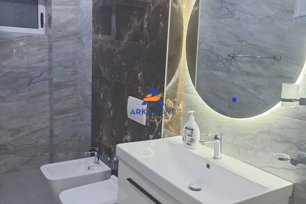 JEPET ME QERA ZYRE 80M2 "9 KATESHET, KULLA 2" 900 EURO