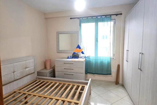 Shtepi me qera Apartament ne Tirane, 2+1, Mobilimi E mobiluar, Pagesa 525  Euro.