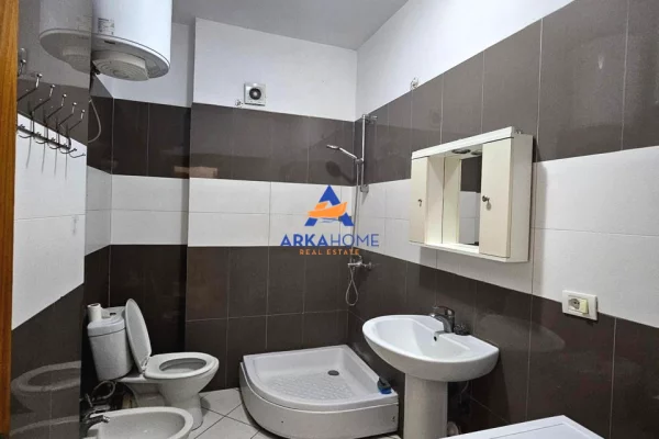 Shtepi me qera Apartament ne Tirane, 2+1, Mobilimi E mobiluar, Pagesa 525  Euro.