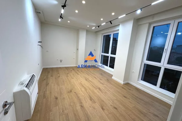 JEPET ME QERA AMBIENT BIZNESI 1+1 "RRUGA ROBERT SHVARC,PRANE KESH " 1000 EURO