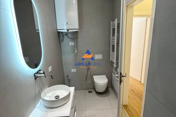 JEPET ME QERA AMBIENT BIZNESI 1+1 "RRUGA ROBERT SHVARC,PRANE KESH " 1000 EURO