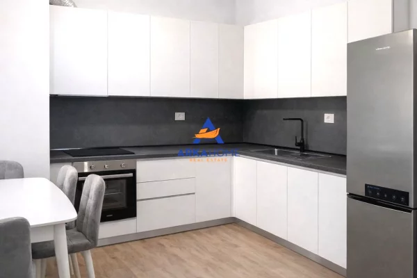 Shtepi ne shitje Apartament ne Tirane, 1+1, Mobilimi E mobiluar, Pagesa 122,000  Euro.