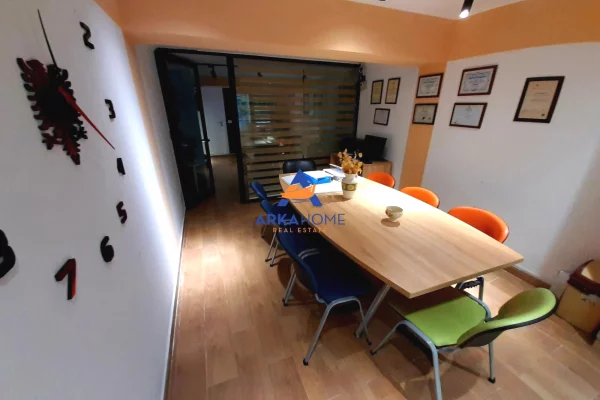 OKAZION SHITET AMBIENT ZYRE 41M2 "RRUGA MUHAMET GJOLLESHA, PRANË GJYKATËS CIVILE " 105000 EURO