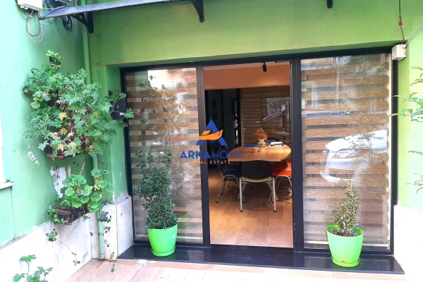 OKAZION SHITET AMBIENT ZYRE 41M2 "RRUGA MUHAMET GJOLLESHA, PRANE GJYKATES CIVILE " 105000 EURO