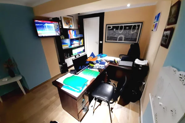 OKAZION SHITET AMBIENT ZYRE 41M2 "RRUGA MUHAMET GJOLLESHA, PRANE GJYKATES CIVILE " 105000 EURO