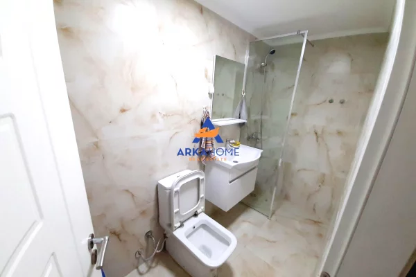 OKAZION SHITET AMBIENT ZYRE 41M2 "RRUGA MUHAMET GJOLLESHA, PRANE GJYKATES CIVILE " 105000 EURO