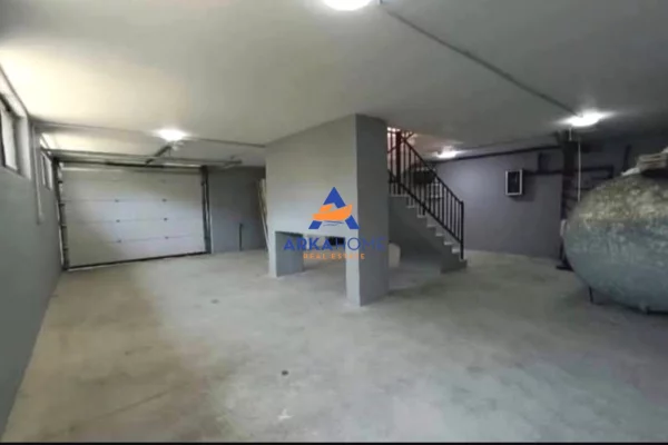 JEPET VILE ME QERA 3 KATE "TE RRUGA E ELBASANIT" 250000 LEKE