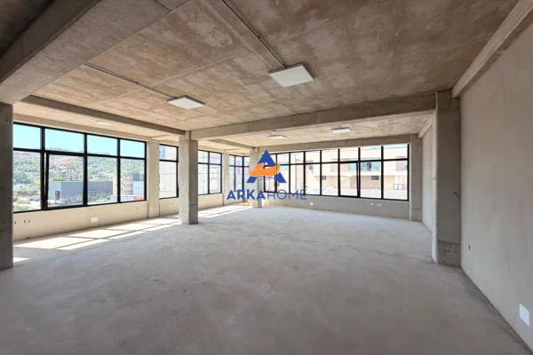 JEPET ME QERA GODINE BIZNESI/ZYRA 360M2 "PRANE UNIVERSITETIT ALDENT,TEG" 5000 EURO (I DISKUTUESHEM)