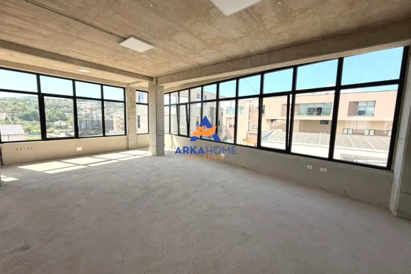 JEPET ME QERA GODINE BIZNESI/ZYRA 360M2 "PRANE UNIVERSITETIT ALDENT,TEG" 5000 EURO (I DISKUTUESHEM)