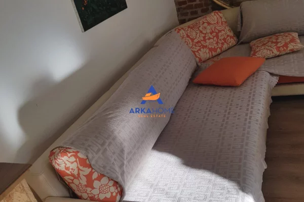 JEPET ME QERA GARSONJIERE 1+1 "AFER ME HOTEL THEATRO, RRUGA MIHAL DRURI, QENDER" 500 EURO