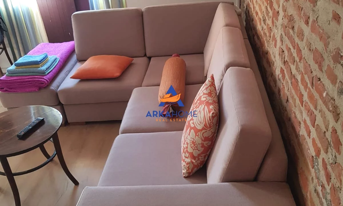 Shtepi me qera Apartament ne Tirane, Garsoniere, Mobilimi E mobiluar, Pagesa 500  Euro.