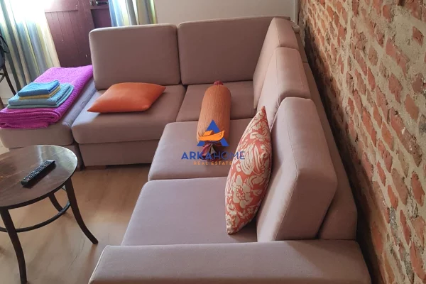 JEPET ME QERA GARSONJIERE 1+1 