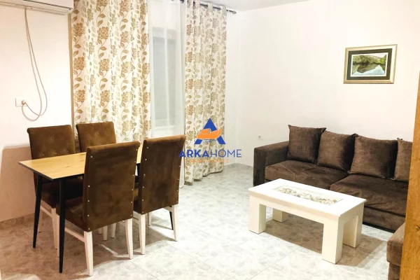 JEPET APARTAMENT ME QERA 1+1+BALLKON "PERBALLE GJIMNAZIT FISNIK SYKJA, VASIL SHANTO" 55000 LEKE