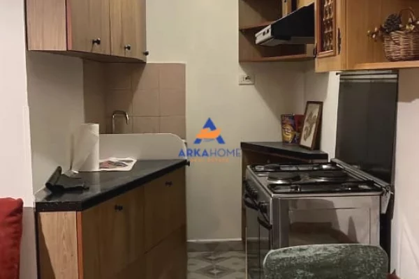 Shtepi me qera Apartament ne Tirane, 1+1, Mobilimi E mobiluar, Pagesa 400  Euro.