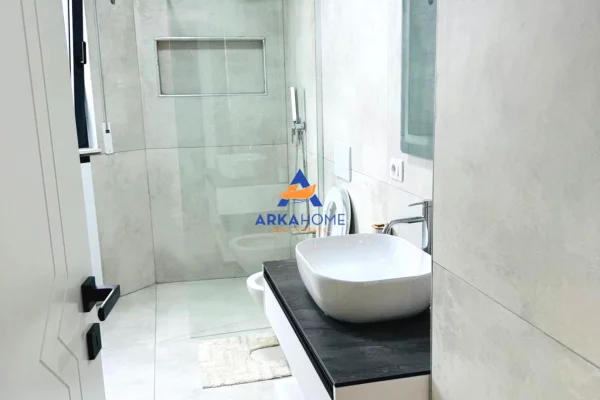 Shtepi me qera Apartament ne Tirane, 2+1, Mobilimi E mobiluar, Pagesa 1,300  Euro.