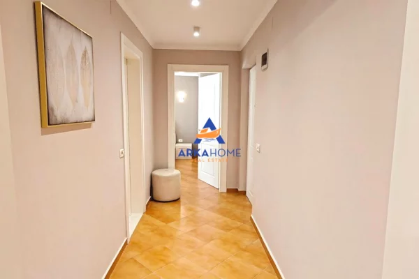 Shtepi ne shitje Apartament ne Tirane, 1+1, Mobilimi E mobiluar, Pagesa 145,000  Euro.