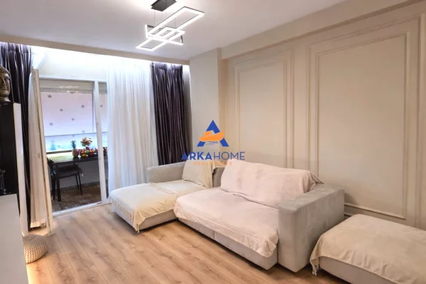 Shtepi ne shitje Apartament ne Tirane, 2+1, Mobilimi E mobiluar, Pagesa 370,000  Euro.