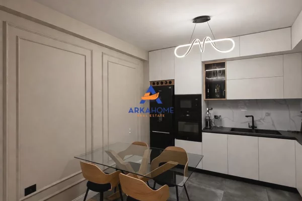 Shtepi ne shitje Apartament ne Tirane, 2+1, Mobilimi E mobiluar, Pagesa 370,000  Euro.