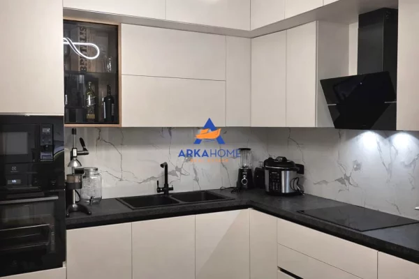 Shtepi ne shitje Apartament ne Tirane, 2+1, Mobilimi E mobiluar, Pagesa 370,000  Euro.