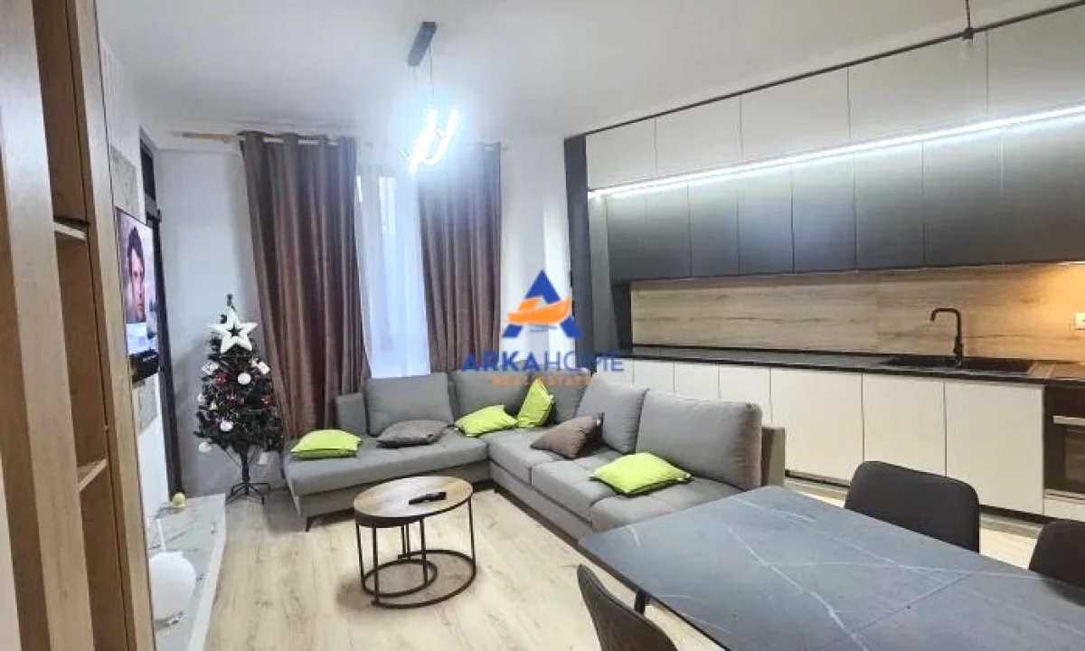 Appartamento in affitto a Tirana 2+1, Arredato