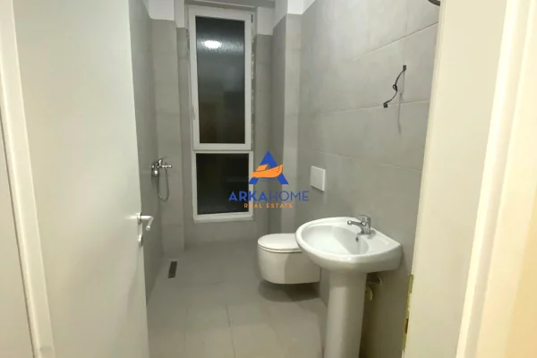 Shtepi me qera Apartament ne Tirane, 2+1, Mobilimi E mobiluar, Pagesa 630  Euro.