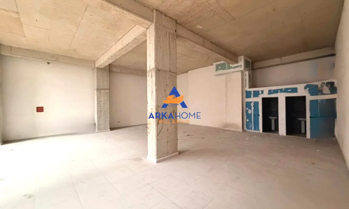 JEPET ME QERA DYQAN 150M2 "BUZE RRUGE TE ZOGU I ZI" 3500 EURO