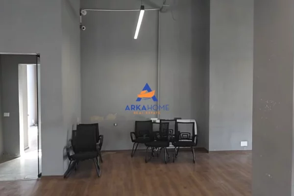 JEPEN 2 ZYRA ME QERA 399M2/334M2 "ALI DEMI , AFER BIO MARKET" 6384 EURO