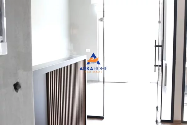 JEPEN 2 ZYRA ME QERA 399M2/334M2 "ALI DEMI , AFER BIO MARKET" 6384 EURO