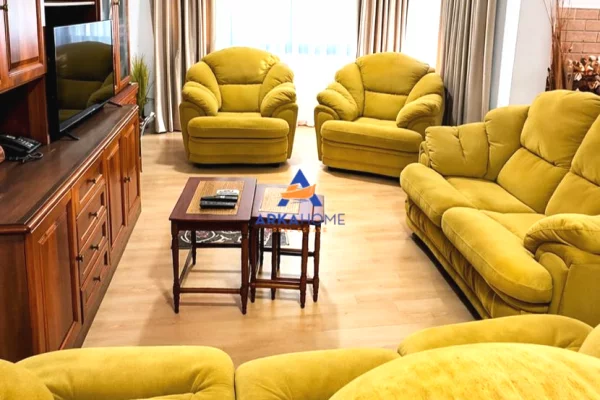 JEPET APARTAMENT ME QERA 2+1+BALLKON "PRANE MON CHERI, BLLOK" 1200 EURO