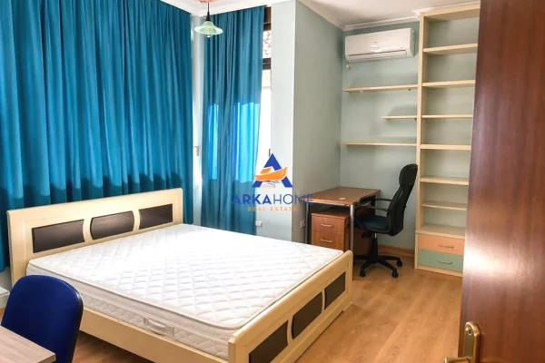 Shtepi me qera Apartament ne Tirane, 2+1, Mobilimi E mobiluar, Pagesa 1,200  Euro.