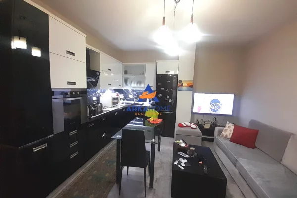 Shtepi me qera Apartament ne Tirane, 1+1, Mobilimi E mobiluar, Pagesa 525  Euro.