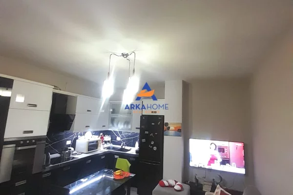 Shtepi me qera Apartament ne Tirane, 1+1, Mobilimi E mobiluar, Pagesa 525  Euro.