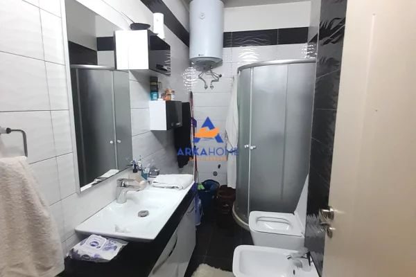 Shtepi me qera Apartament ne Tirane, 1+1, Mobilimi E mobiluar, Pagesa 525  Euro.