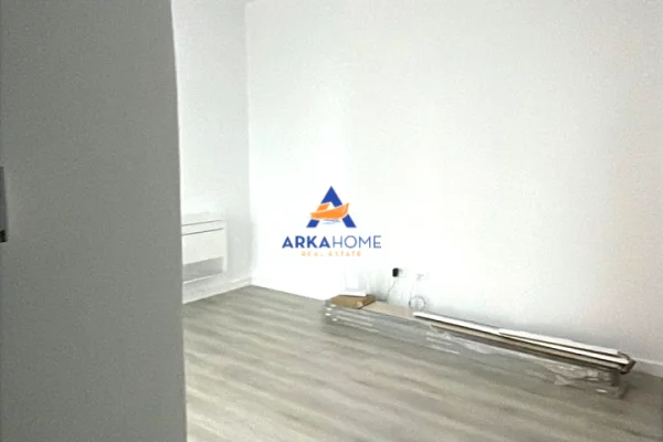 JEPET AMBJENT ZYRASH ME QERA 62M2 "RRUGA E KAVAJES" 800 EURO NETO