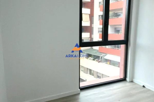 JEPET AMBJENT ZYRASH ME QERA 62M2 "RRUGA E KAVAJES" 800 EURO NETO