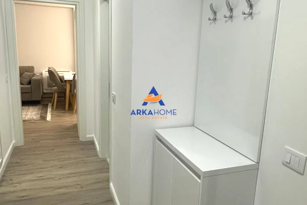 JEPET AMBJENT ZYRASH ME QERA 62M2 "RRUGA E KAVAJES" 800 EURO NETO