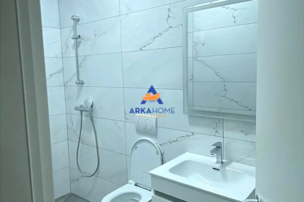 JEPET AMBJENT ZYRASH ME QERA 62M2 "RRUGA E KAVAJES" 800 EURO NETO