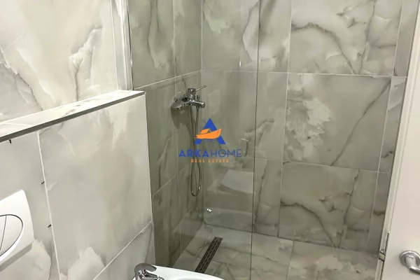 Shtepi me qera Apartament ne Tirane, 2+1, Mobilimi E mobiluar, Pagesa 1,000  Euro.