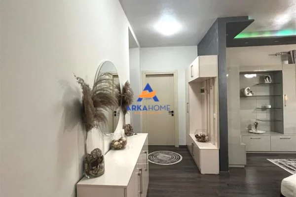 Shtepi ne shitje Apartament ne Tirane, 2+1, Mobilimi E mobiluar, Pagesa 290,000  Euro.