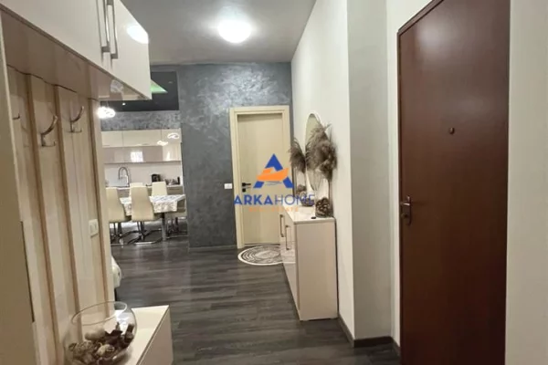 Shtepi ne shitje Apartament ne Tirane, 2+1, Mobilimi E mobiluar, Pagesa 290,000  Euro.