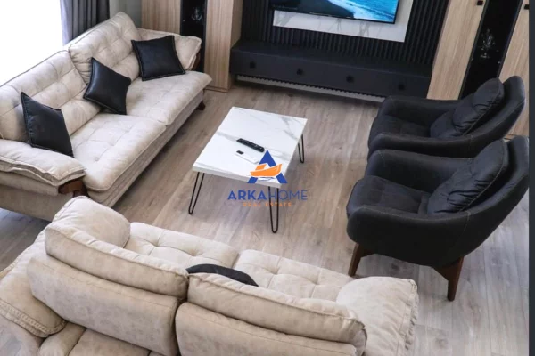 Shtepi ne shitje Duplex(shtepi me 2 kate) ne Tirane, 3+1, Mobilimi E mobiluar, Pagesa 600,000  Euro.